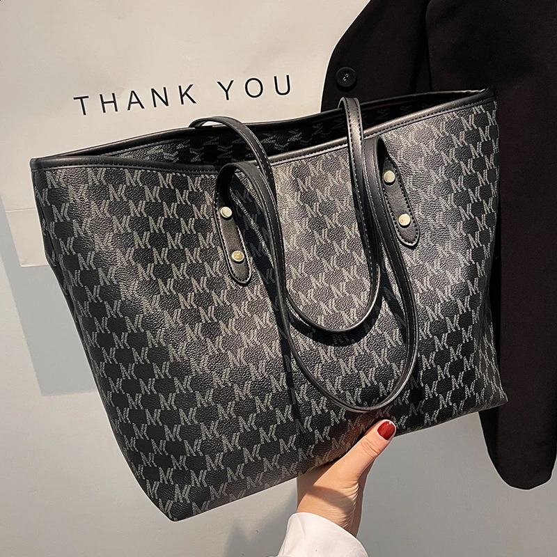 Large Capacity Shoulder Bag Womens PU Leather Handbag for Commuting and Casual Use Versatile Tote Bag 241008