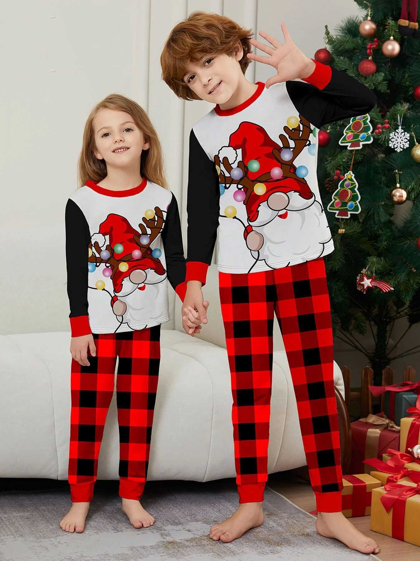 New 2024 Cartoon Santa Claus Printed Family Matching Set Loose Christmas Pajamas Parents and Childrens Clothing Set Baby and Dog Pants Christmas Appea