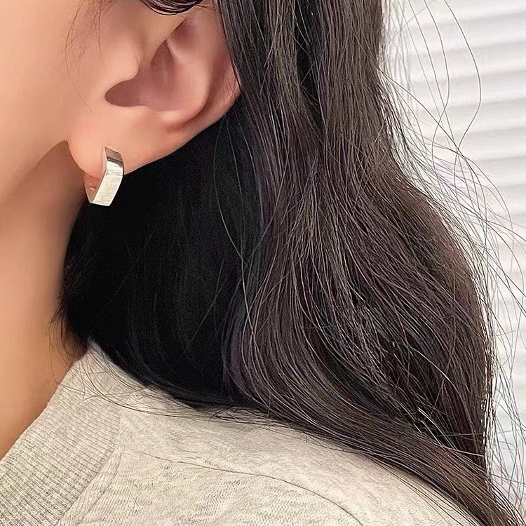 Brushed metal with simple ins style, geometric shape girls, versatile and compact earrings for daily use, needle new style