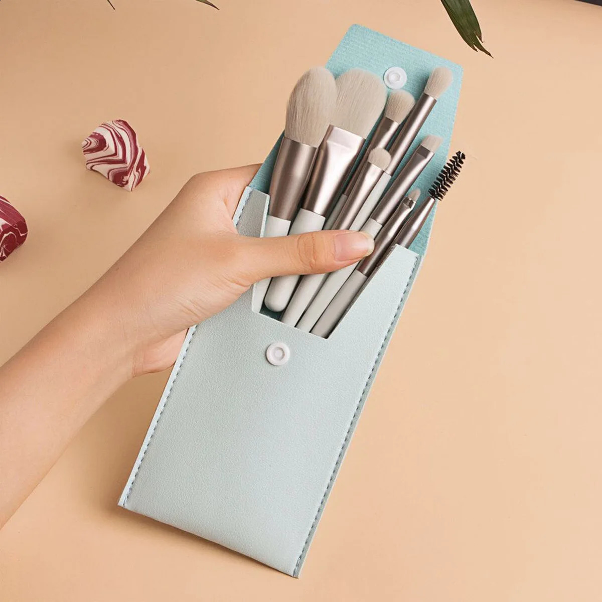 Mini Brush 8-Piece Makeup Bag Portable Invisible Powder Brush Set Soft Fur Makeup Tool 241008