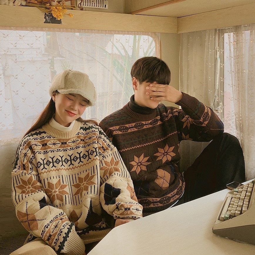 2024 New Designer Autumn/Winter Korean Couple Knitted Sweater Loose Lazy Retro Sweater Men's and Women's Jacket