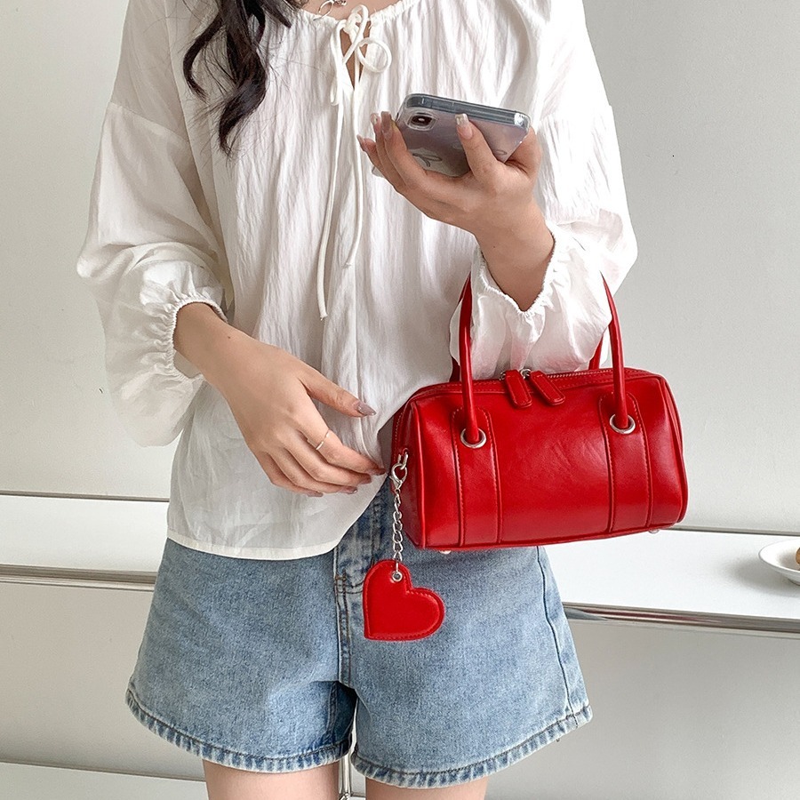 2024 new Korean version summer personalized women's crossbody high-end feeling heart pendant commuting hand-held bowling bag