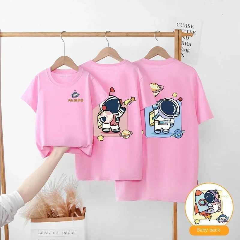 Dad Mom and Me Family Matching Clothes Cartoon Astronaut T Shirts Daddy Mommy and Me Father Son Mother Daughter OutfitsXJ241008