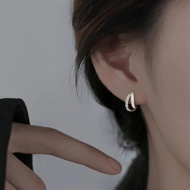 Pure sier needle drop glue light , simple and exquisite earrings, women's niche design, high-end earrings