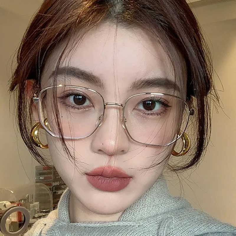 New Fashion Anti-Blue Light Glasses Glitter Metal Gold Color Frame Flat Lens Plain Eyeglasses Women Large Square Frame EyewearX241008
