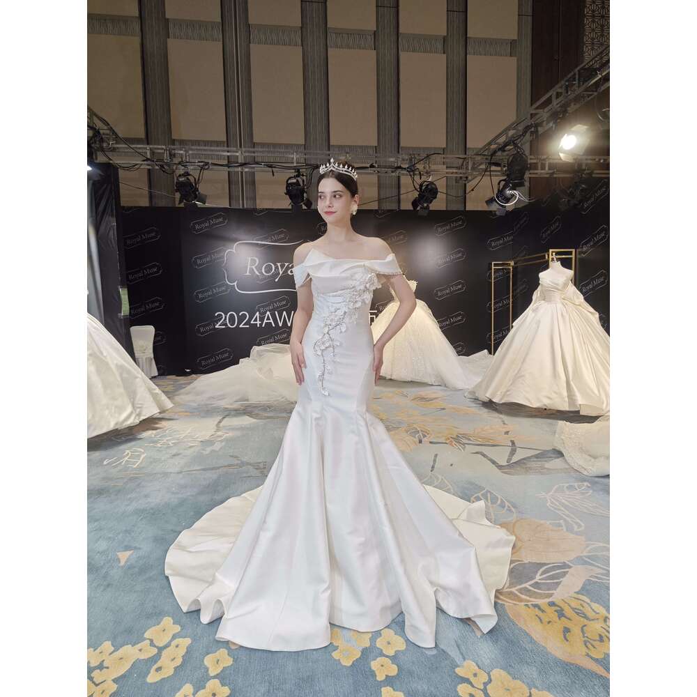 Off Shoulder Satin Pleating 3D wer Beading Bridal Gown With Chapel Train Mermaid Wedding Dress