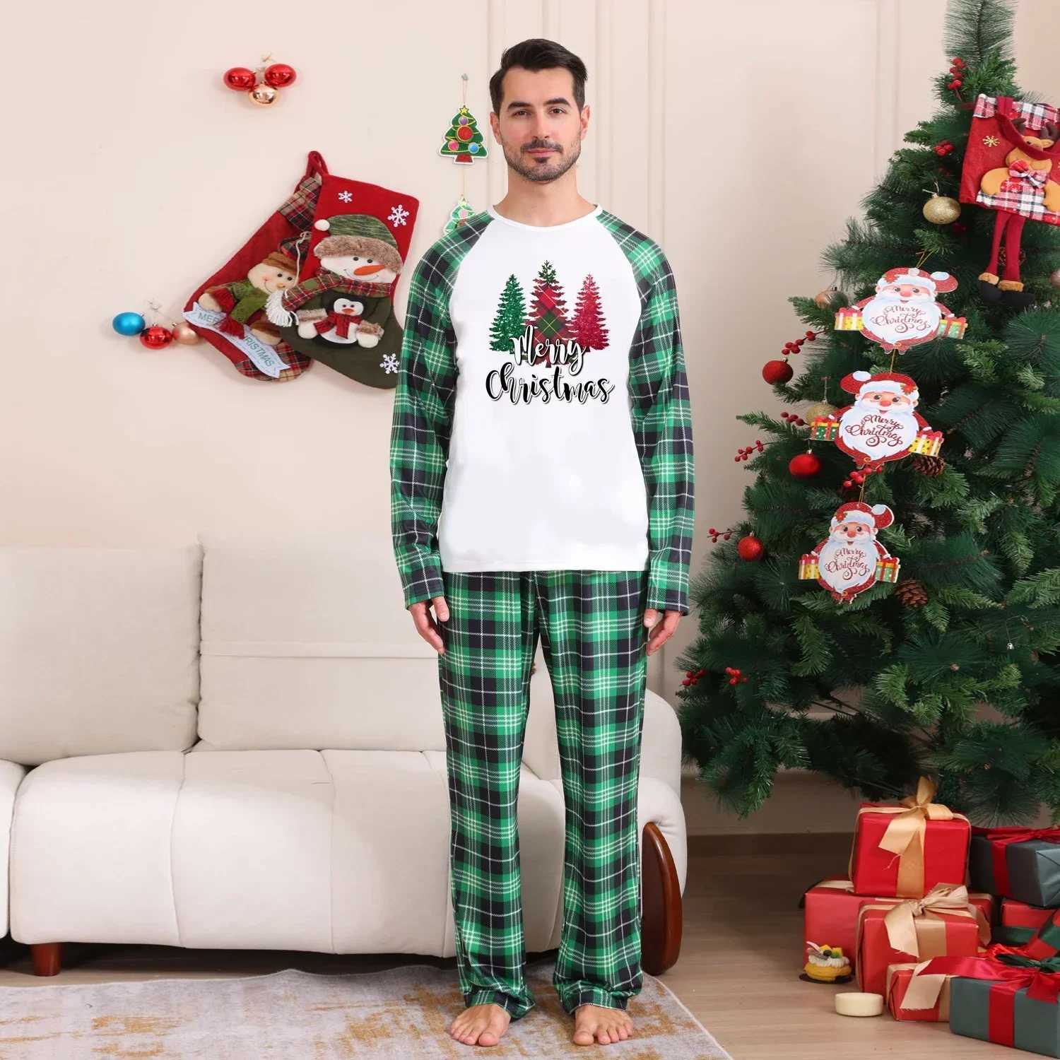 Santa Claus Family Appearance Christmas Tree Printing Christmas Pajama Set Baby Dog Hoodie Mom Daughter Dad Son Matching Set Soft and Cute Home Clothe
