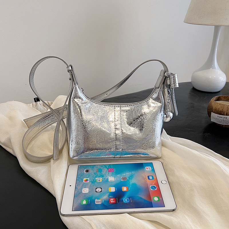Small Niche Design, Oil Wax Leather Material, Bell Decoration, 2024 New Temperament Women's Handbag, Pillow Bag, Dumpg Bag