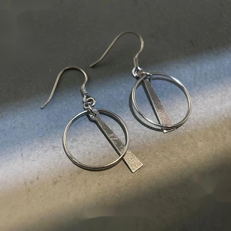 Pure sier needle light geometric circle women's earrings, personalized temperament, fashionable and niche design