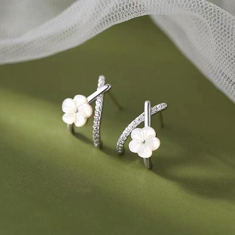 needle wer 2024 new niche design light for women's earrings