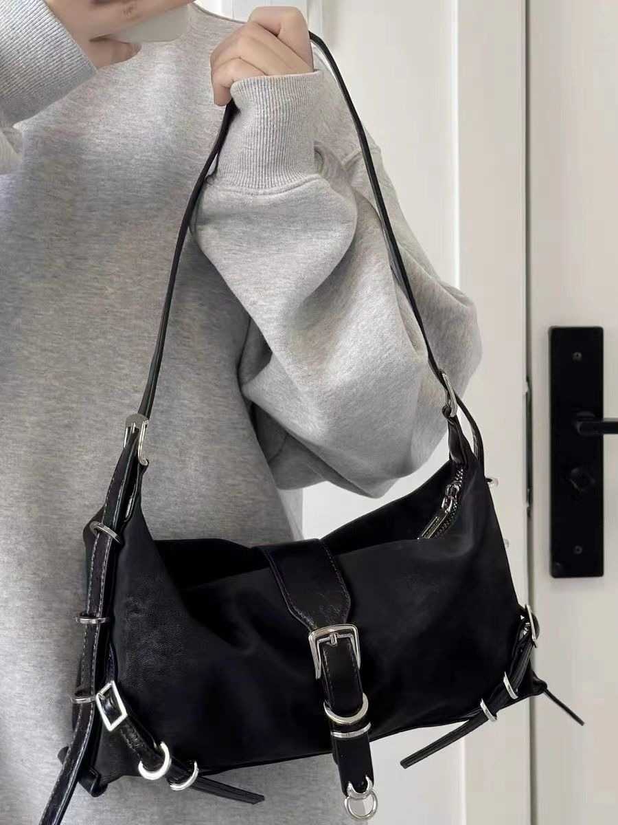 CMM New Fashion Trend Chic Niche Armpit Bag Casual Simple Womens Mobile Phone Small Shoulder Bag Single Shoulder Crossbody Bag