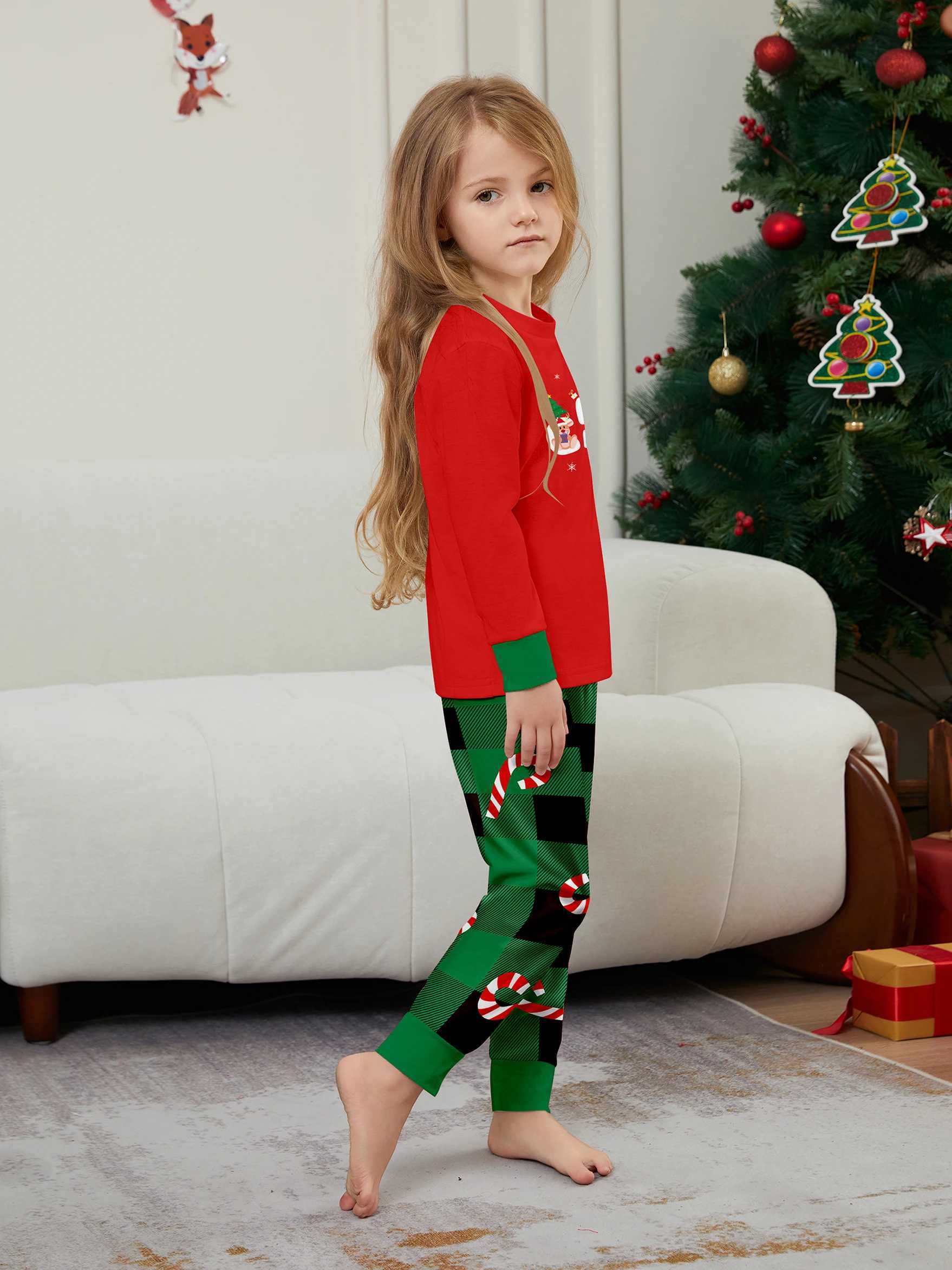 2015 Christmas Family Matching Pajamas Merry Christmas Printing Pjs Adult and Childrens Clothing Set Baby Hoodie+Dog Clothing W241008