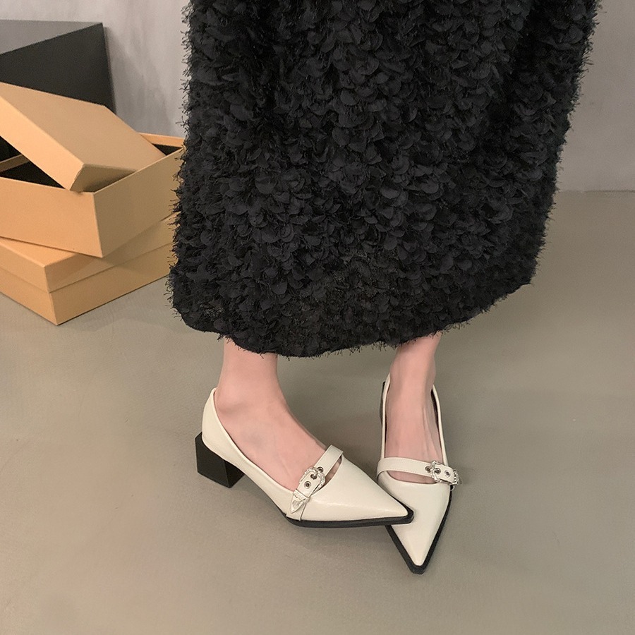 2025 New Designer Korean French Small Leather Commuter Shoes Thick Black Pointed Women's Single High Heels