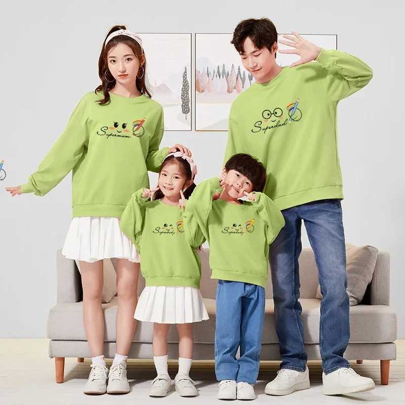 Christmas mom daughter shirt dad mom son sweater winter matching family clothing cute letter printed shirt casual latte art W241008