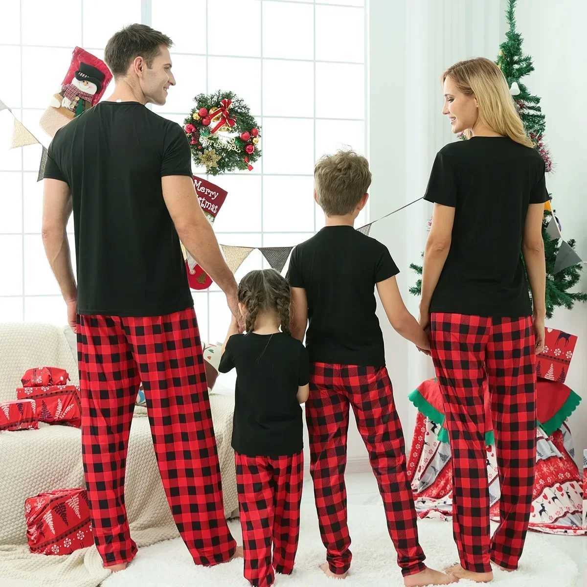 Merry Christmas letter plain matching Christmas pajamas set suitable for families/couples short sleeved top+long pants 2-piece set W241008