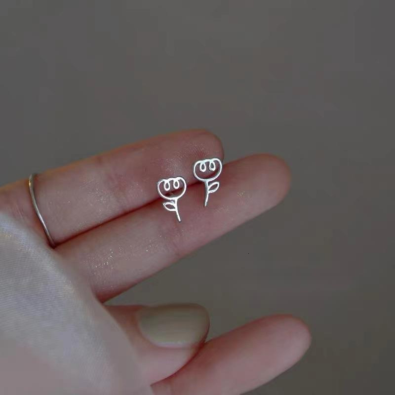 A tulip needle earrings for women 2024 new trend niche design high-end ear accessories