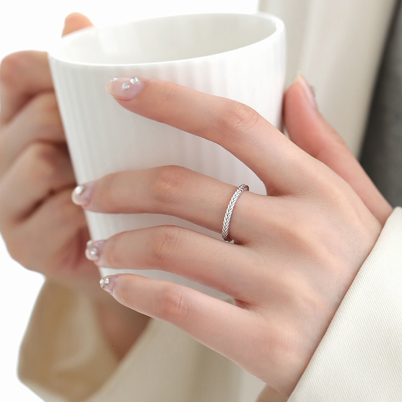 ear index finger light luxury plain women's open mouth ring, niche design, tail ring