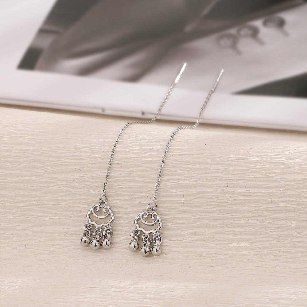 Silver needle safety line 2024 new trendy niche design high-end ethnic style long-lasting lock ear pendant