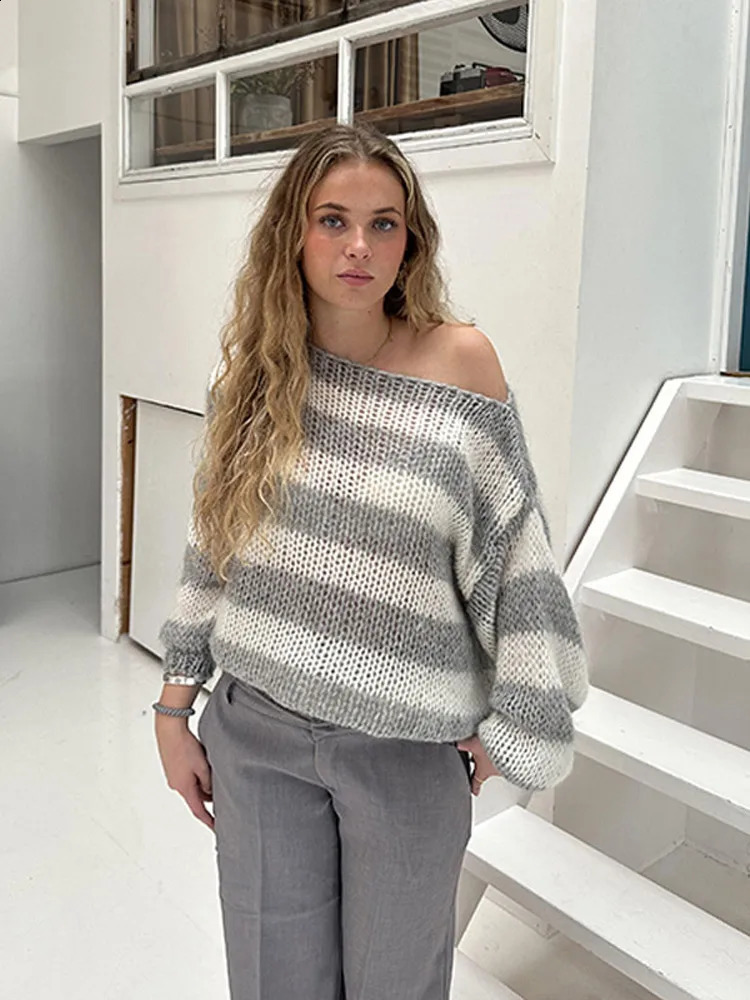 Knitted striped sweater on the shoulder womens loose casual sloping collar long sleeved womens pull-out autumn womens street skydiving 240927