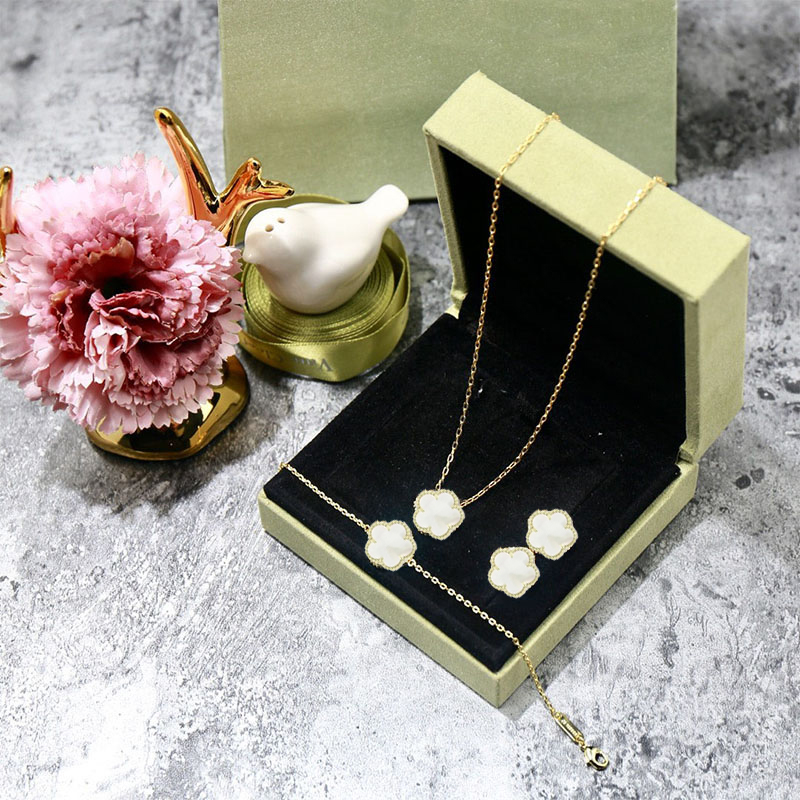 Brand Clover Necklace Bracelet Earring Set High Quality Mother Shell Single Flower Medium Pendant Necklace Designer Jewelry Set
