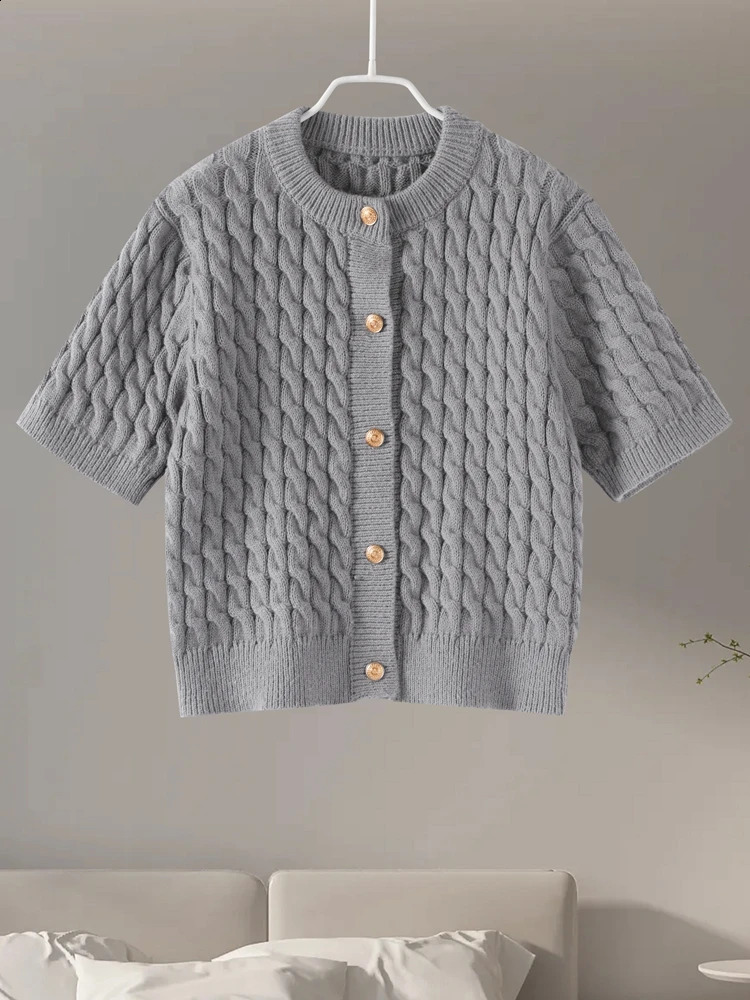 Comfortable solid knitted cardigan womens slim fit single chest Oneck short sleeved sweater autumn full matching 241007