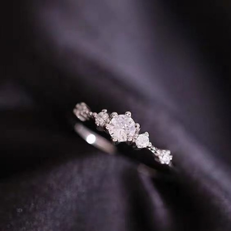 New exquisite luxurious niche design women's sparkling diamond ring, index finger and tail ring adjustable according to shape