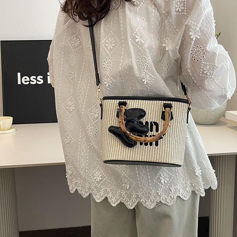 High look straw woven western high-end fashion 2024 new designer handbag Internet celebrity letter travel exquisite messenger bag