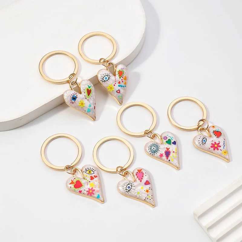 Fashion Abstract Art Style Heart Keychain for Women Personality Enamel Eye Flower Heart Key Ring Bag Car Key Decoration JewelyX241008