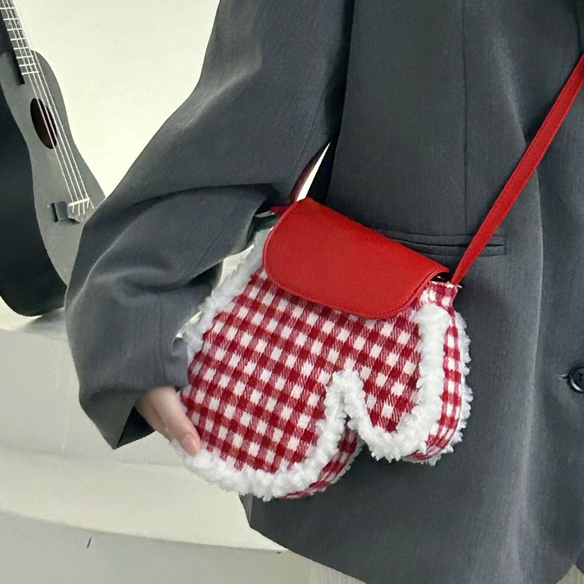 Autumn and winter bags Women new Christmas plaid glove bag niche mobile phone bag commuting single shoulder crossbody bag