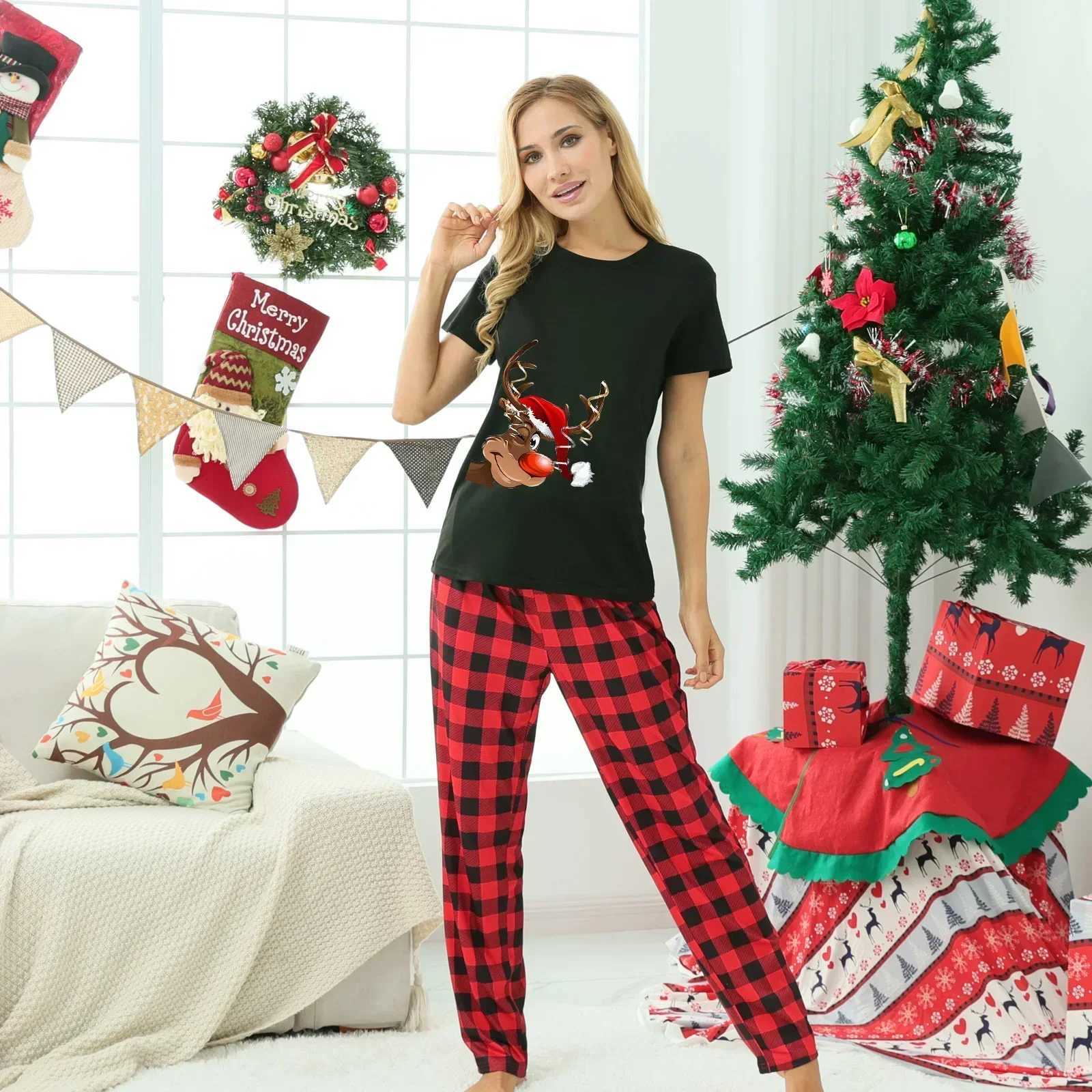 Merry Christmas 2024 Short Sleeve Family Match Set Cute Soft Pajamas Adult Childrens Clothing Set Baby and Dog Hoodies Christmas Appearance W241008