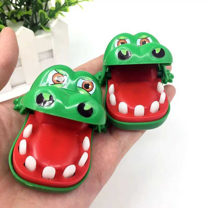 Creative Biting Finger Crocodile Keychain Children and Adults Depressurize Game Fun Toys Keyring Backpack Pendant Jewelry GiftsX241008