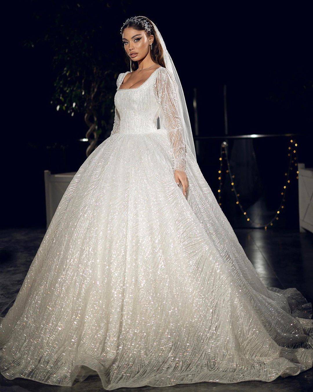Sparkly Ball Gowns Sequins Square Neck Long Sleeve Wedding Dress Puffy Ruched Sweep Train Tulle Bridal Dresses Custom Made