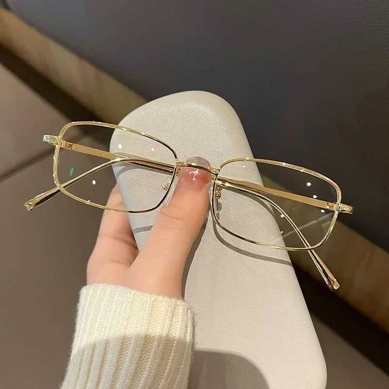 Vintage Metal Frame Glasses Unisex Small Square Retro Vision Care Anti Blue Light Eyelasses Women Men Japanese Gentle EyewearX241008