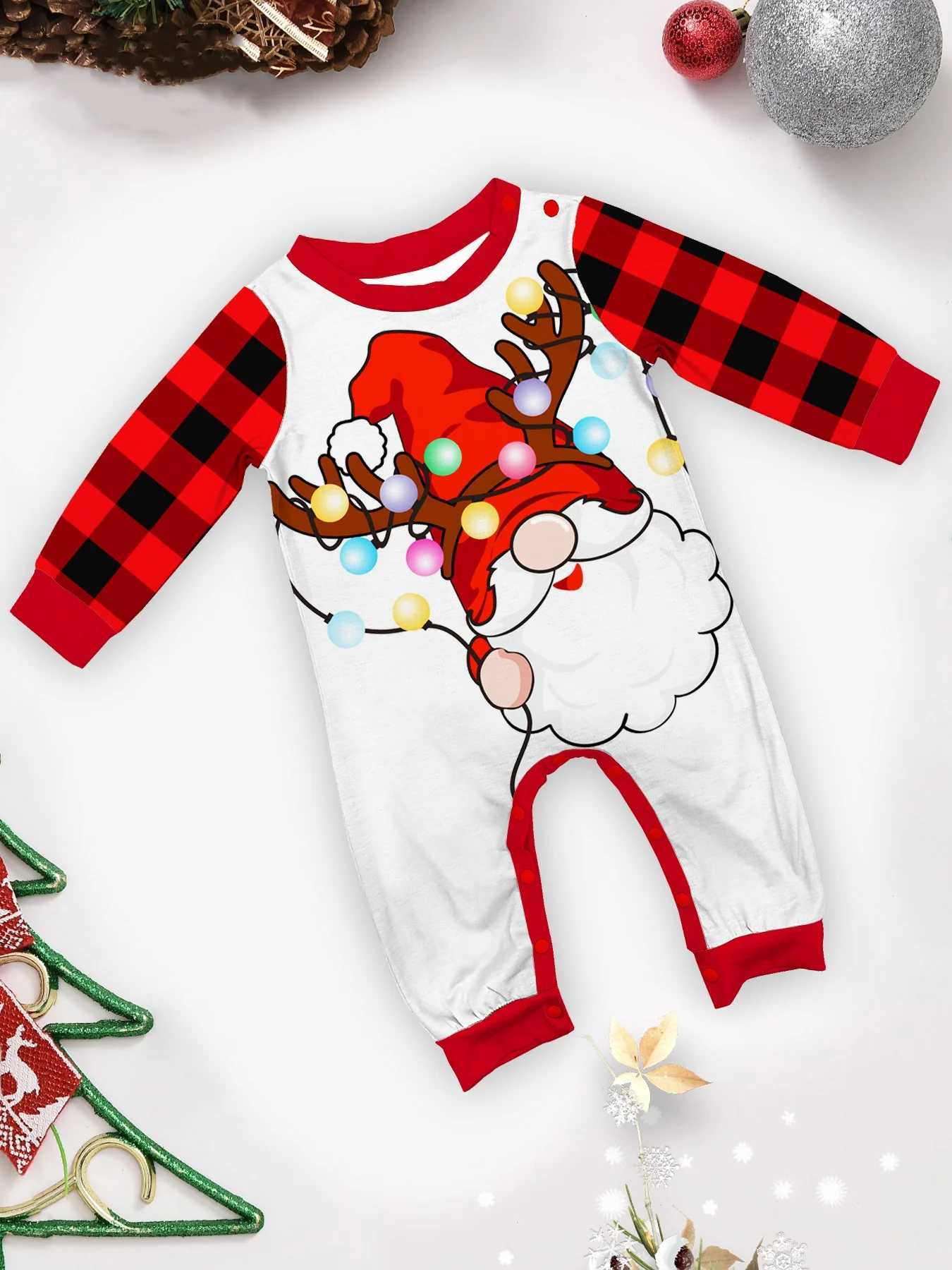 New 2024 Cartoon Santa Claus Printed Family Matching Set Loose Christmas Pajamas Parents and Childrens Clothing Set Baby and Dog Pants Christmas Appea