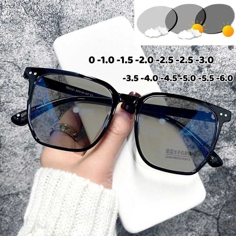 Smart Photochromic Glasses Men Women Anti-blue Light Short Sight Eyewear Suqare Frame Outdoor Color Changing Myopia SunglassesX241008