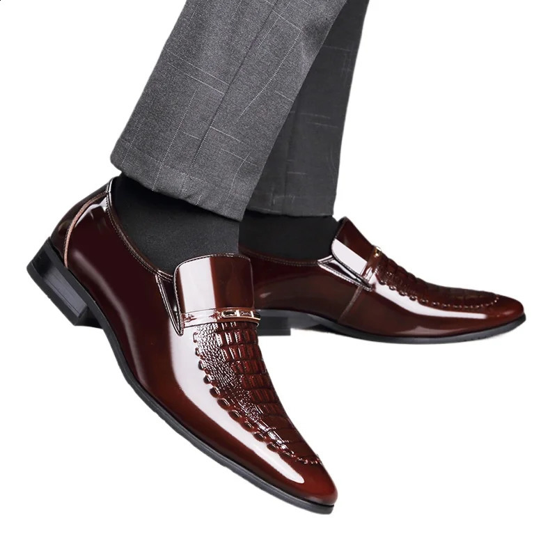 Mens leather shoes patent leather business shoes Pointed Toe platform work mens Loafers size Zapatos De Vestir Hombre 240923