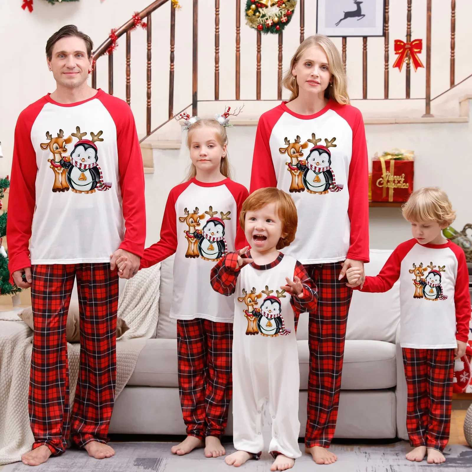 New 2024 Family Matching Set Cartoon Penguin Printed Christmas Pajama Set Casual 2-piece Set Casual Clothing Baby jumpsuit Christmas Appearance W24100
