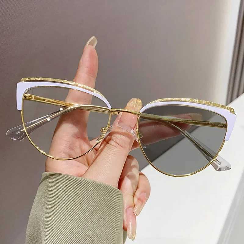 Fashion Cat Eye Anti Blue Light Photochromic Glasses Women Vintage Triangle Metal Frame Color Change Eye Protection SpectaclesX241008