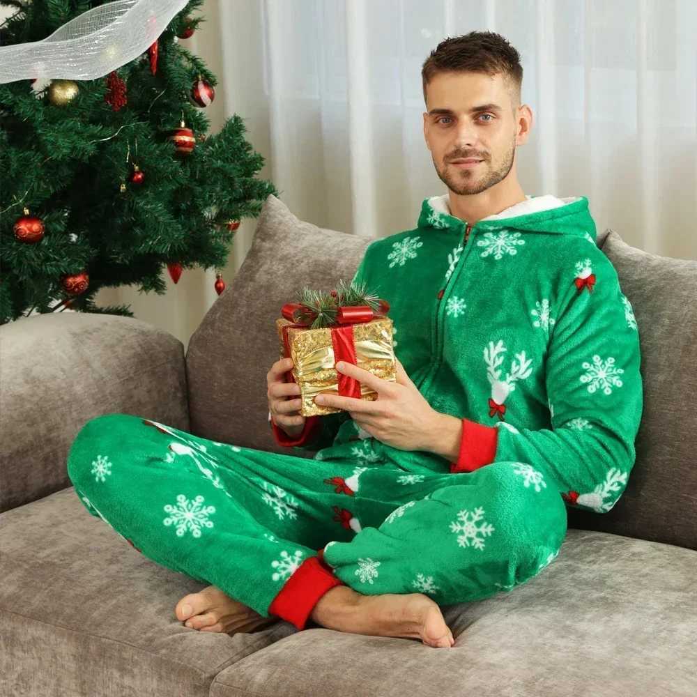 New Years clothing cute printed flannel warm soft Christmas pajamas mom dad child matching set zipper hoodie family appearance W241008