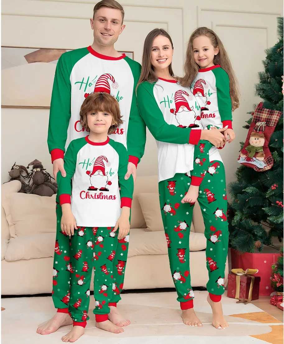 2015 Christmas Match Family Pajamas Santa Claus Printing Pjs Adult and Childrens Clothing Set Baby Hoodie+Dog Clothing W241008