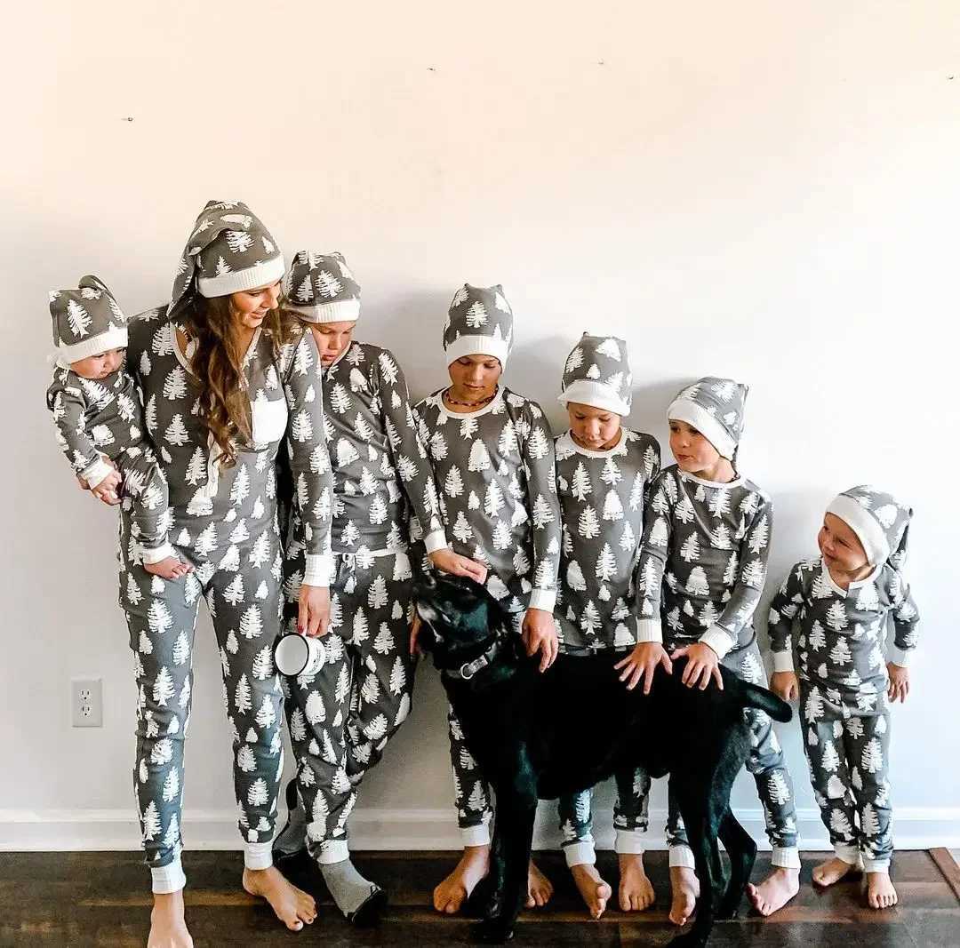 New 2024 Christmas Family Matching Set Christmas Tree Printing Dad and Child Pajama Set Mom and Baby jumpsuit Cute Christmas Hat W241008