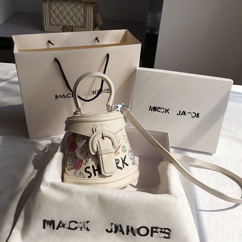 Little Bear Graffiti Bucket Women's Summer 2024 New Fashion Versatile Crossbody Single Shoulder Bag, Handbag