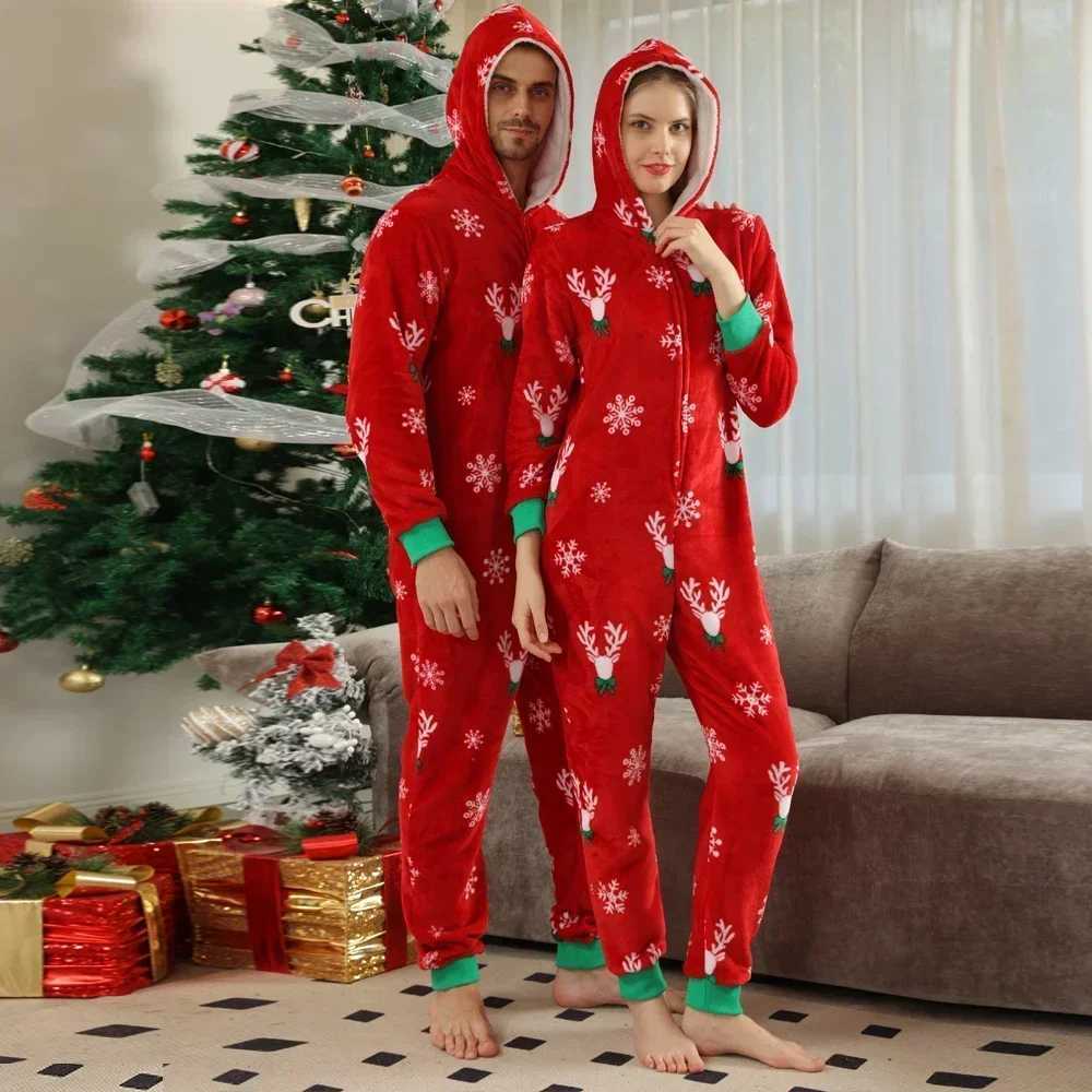 2024 New Christmas Clothing Set Flannel Velvet Pajamas Mom Dad Child Matching Set Warm Soft Hoodie Christmas Family Appearance Pjs W241008