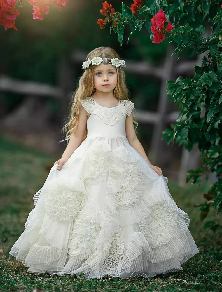 Lovely Flower Girls Dresses For Bohemian Wedding Little Girls Pageant Dress Beaded Hand Made Flowers Communion Gowns Party Wear