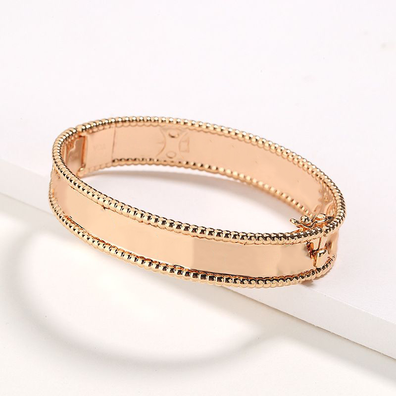 Bracelets Designer Clover Bracelet Bangle For Women 18K Gold Plated Full Crystal Diamond Clover Flower Cuff Valentine Party Designer Jewelry Party Chr
