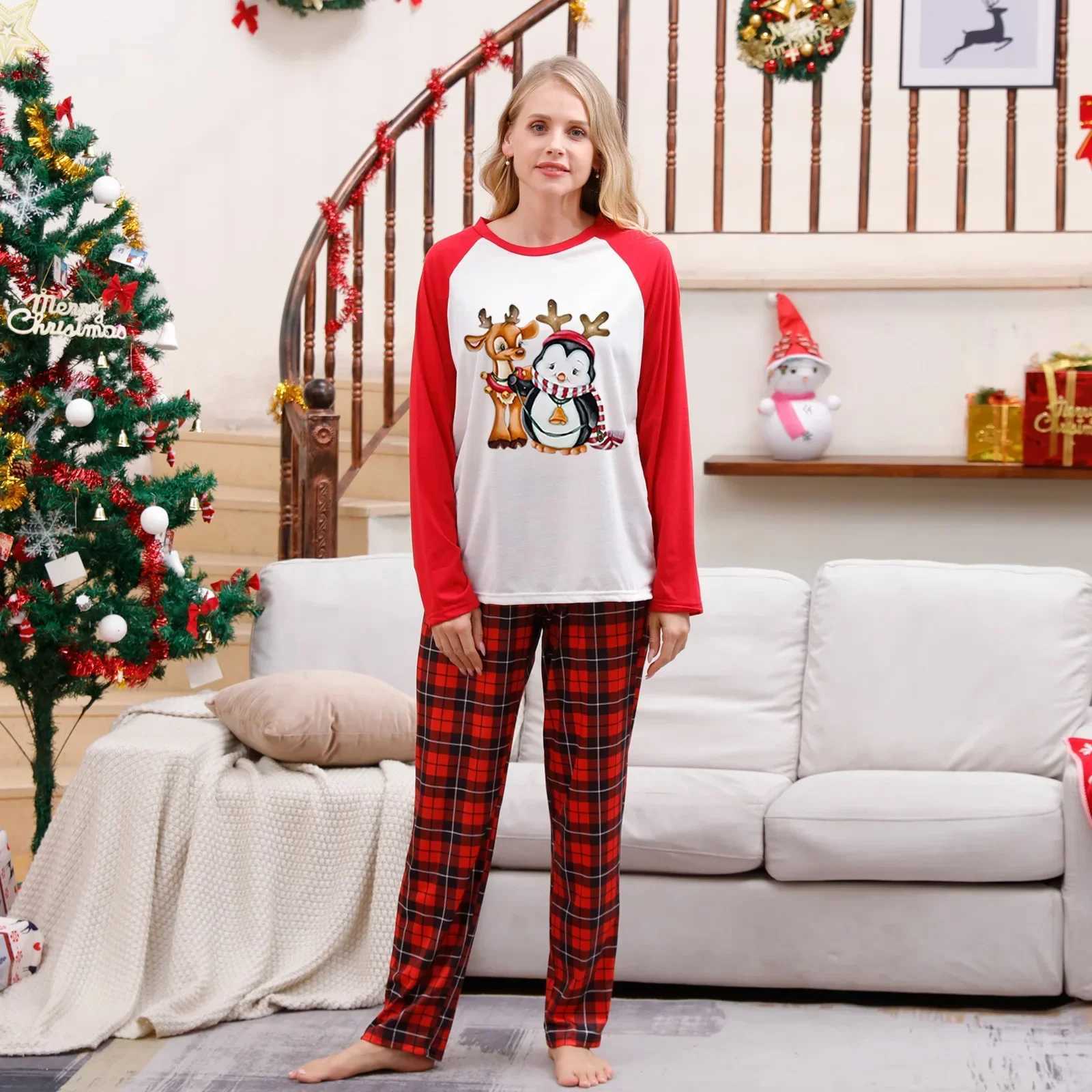 New 2024 Family Matching Set Cartoon Penguin Printed Christmas Pajama Set Casual 2-piece Set Casual Clothing Baby jumpsuit Christmas Appearance W24100