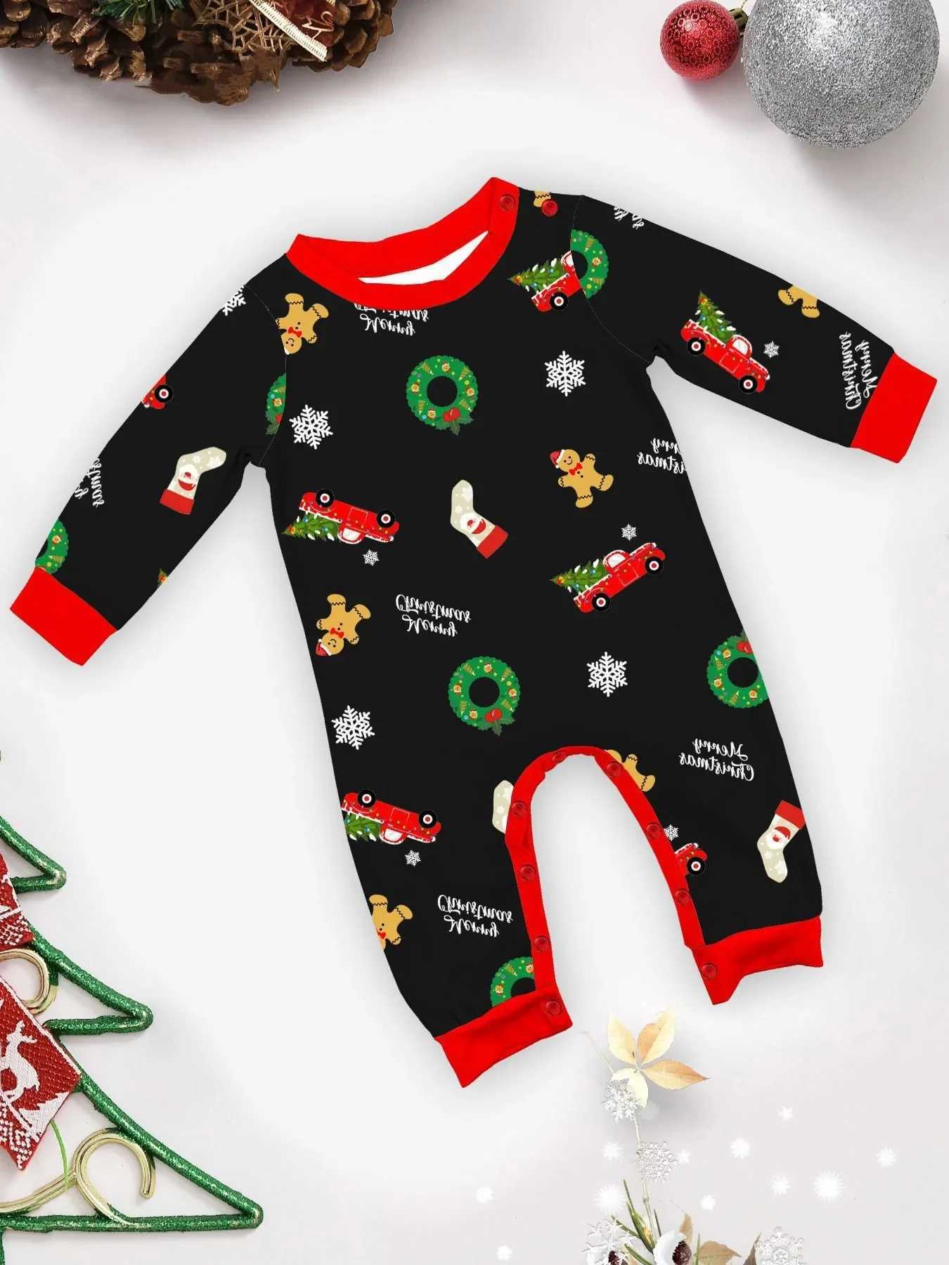 2024 Cartoon Printing Family Pajama Set Merry Christmas for Parents and Children Matching Clothing Cute Soft Pajamas Baby and Dog Pjs Christmas Appear