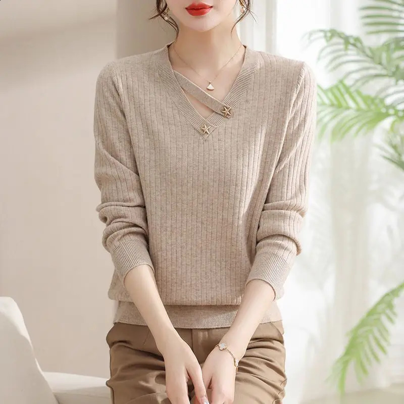 Da Song Vneck womens sweater fashionable for autumn and winter looks like a base or knitted 241007
