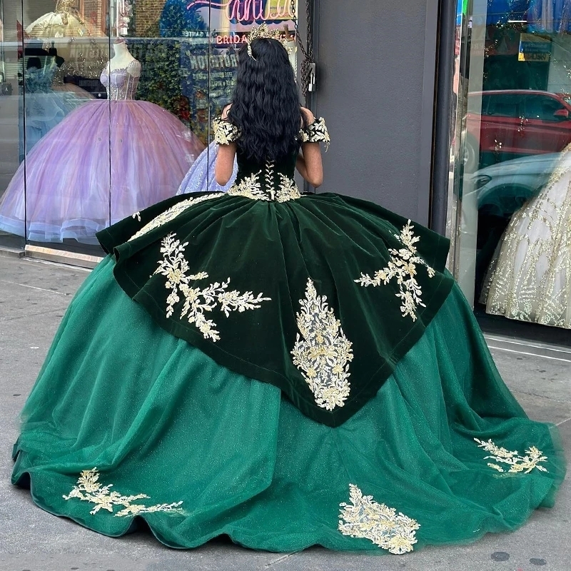 Gorgeous Green Shiny Ball Gown Quinceanera Dresses Off The Shoulder Gold Appliqued Lace Prom Gowns Sweet 16 Dress Vestidos 15 De Anos