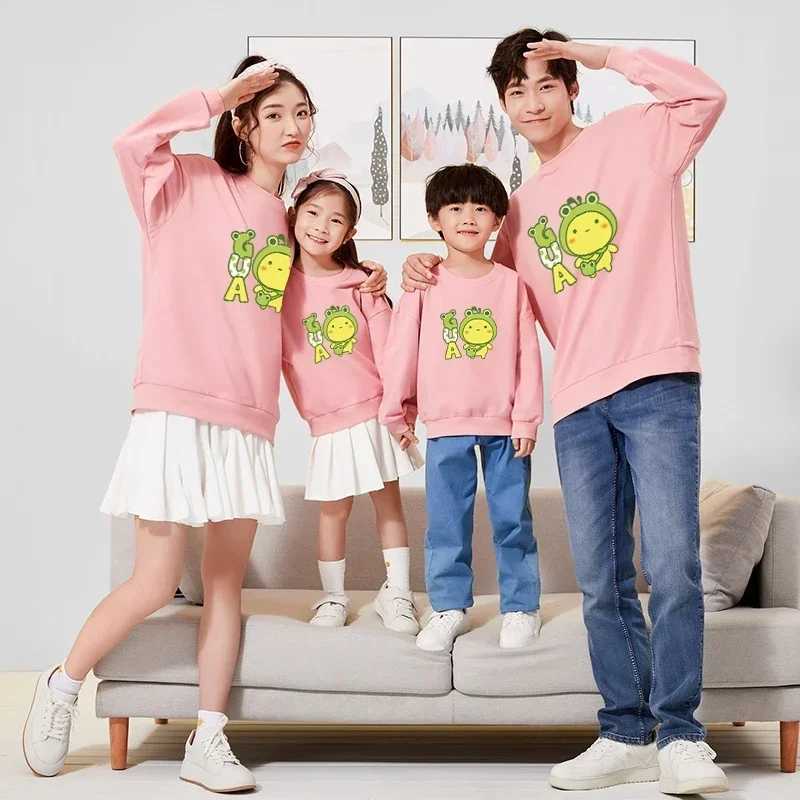 Christmas cartoon printed shirt autumn mom daughter top matching family clothing dad son sports shirt couple clothing zipper W241008